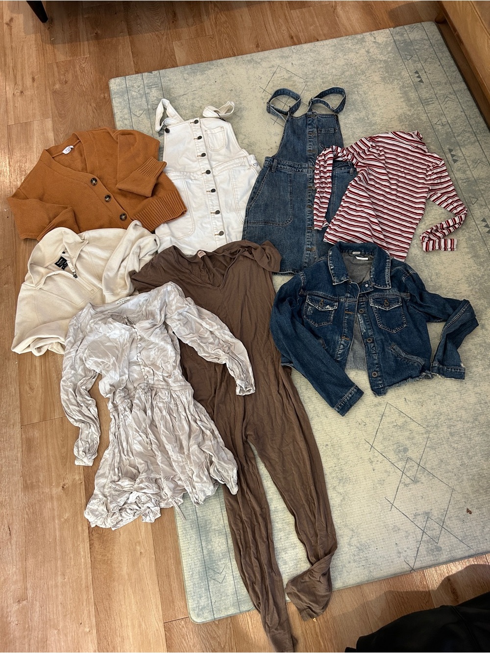 Name brand clothing lot size XS/S